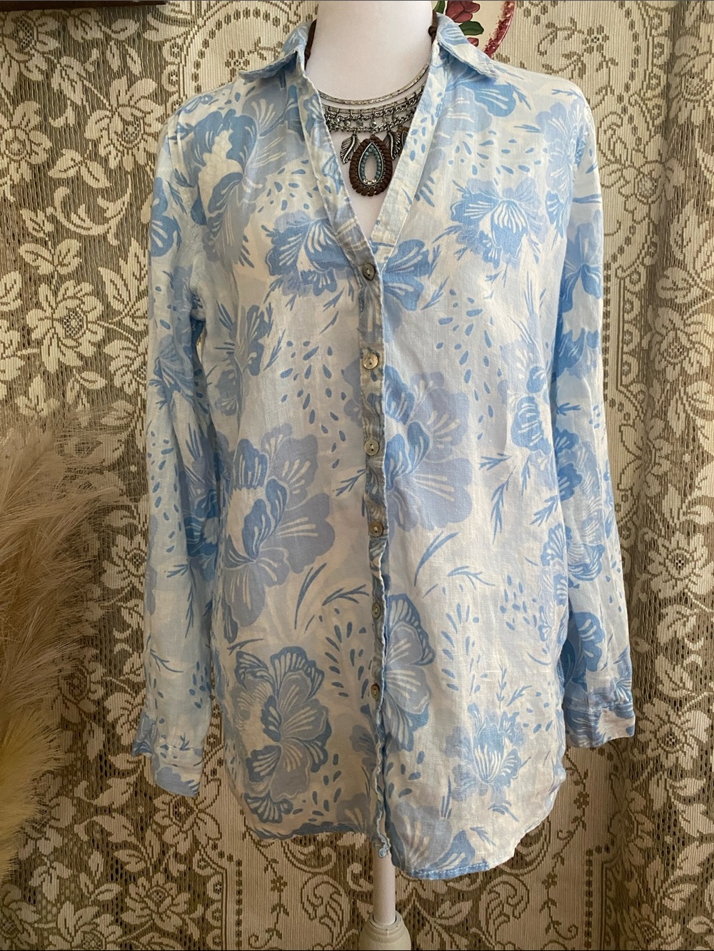 Linen Floral Coastal Resort Sigrid Olsen Light Blue and White Top